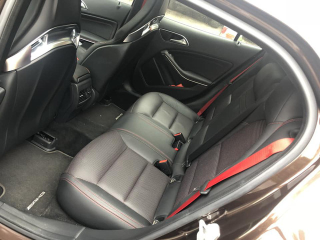 Xe được trang bị hộp số tự động 7 cấp ly hợp kép AMG SPEEDSHIFT DCT kết hợp cùng hệ dẫn động 4 bánh toàn thời gian 4MATIC. Xe có thể tăng tốc từ 0–100km/h trong 4,4 giây.