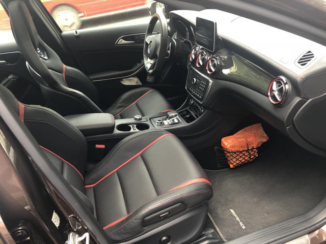 Mercedes-AMG GLA 45 sử dụng động cơ 4 xy-lanh mạnh nhất thế giới với công suất 360 mã lực tại vòng tua 6.000 vòng/phút và mô-men xoắn cực đại đạt 450 Nm tại dải vòng tua 2.250 - 5.000 vòng/phút.