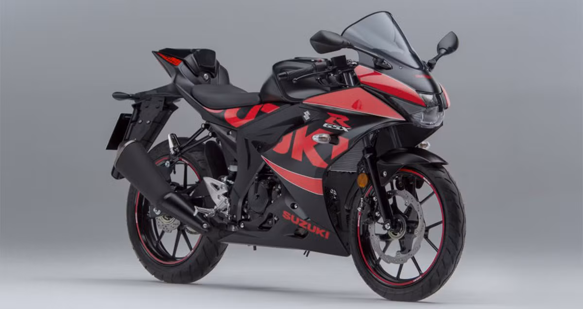 Theo đó, gói phụ kiện và bộ đồ họa của GSX-R125 bao gồm tấm kính chắn gió màu tối, miếng nhựa ốp yên, bộ tem và viền chỉ ở mâm màu đỏ làm nổi bật thêm chiếc xe (gói phụ kiện đi kèm này có giá 330 Bảng, tương đương 425 USD - khoảng 9,9 triệu đồng).