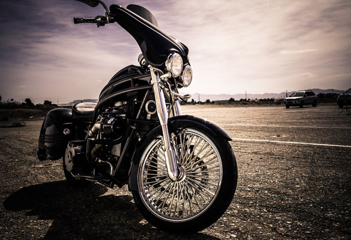 Brutus V9 là chiếc xe điện mạnh 125 mã lực là 375 Nm mô-men xoắn. Brutus V9 được trang bị pin 18,8 kWh hoặc 33,7 kWh. Tùy chọn pin cao cấp giúp xe chạy 210 km mỗi lần sạc. Tốc độ tối đa 185 km/h.