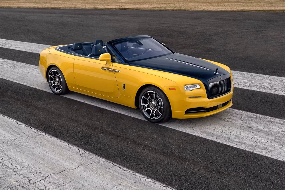 Chiếc Rolls-Royce Dawn này thuộc phiên bản Black Badge và chế tạo theo yêu cầu và là chiếc Rolls-Royce Dawn Black Badge độc nhất vô nhị trên thế giới. So với chiếc Rolls-Royce Dawn Black Badge tiêu chuẩn có giá 310.000 Bảng (khoảng 9,26 tỷ đồng) tại thị trường Anh thì siêu phẩm này chắc hẳn không dưới 10 tỷ.