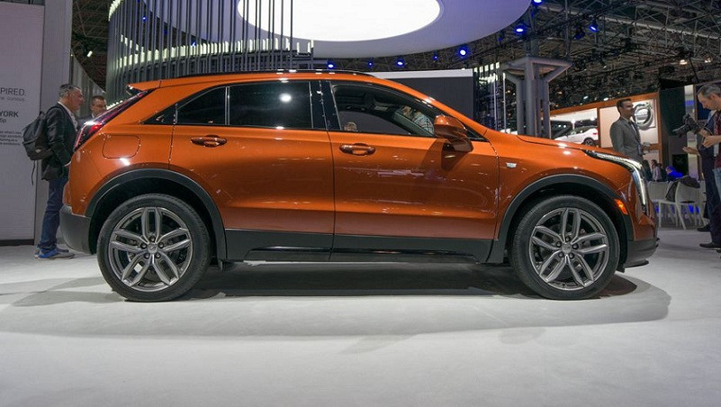 Cadillac XT4 2019 sở hữu chiều dài tổng thể ngắn hơn 213 mm trong khi chiều dài cơ sở giảm 78,7 mm. Riêng chiều cao của xe đã giảm gần 50 mm và trọng lượng đạt 1.660 kg, nhẹ hơn 147 kg so với XT5.