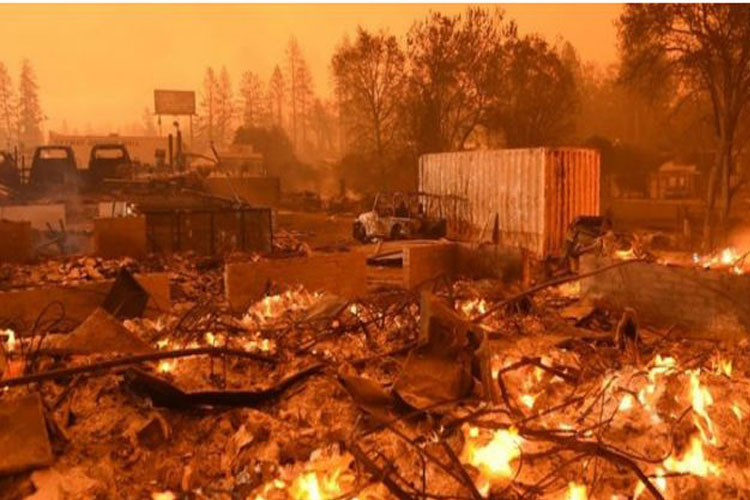 Hiện trường vụ cháy kinh hoàng.