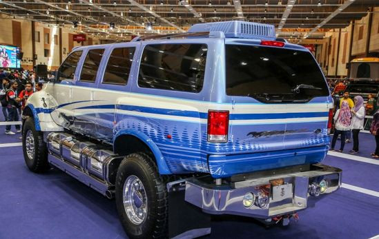 "Trái tim" của chiếc siêu bán tải Ford F-650 là động cơ diesel Cummins ISB 6 xi-lanh, dung tích 6,7 lít, đi với hộp số Allison tự động 6 cấp. Động cơ có nhiều mức sức mạnh khác nhau, từ 220 mã lực/705 Nm đến 360 mã lực/1.085 Nm