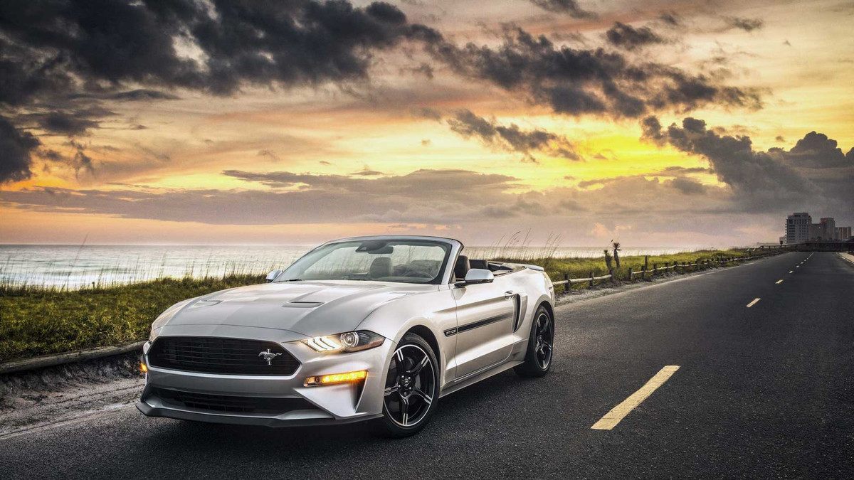 Ford Mustang California Special 2019 bao gồm các màu sắc độc quyền: xanh lá Need for Green, xanh dương Velocity Blue, và xanh lá đậm Dark Highland Green của Bullit. Và... dự kiến sẽ được hãng xe ôtô Ford tung ra thị trường vào mùa hè năm nay.