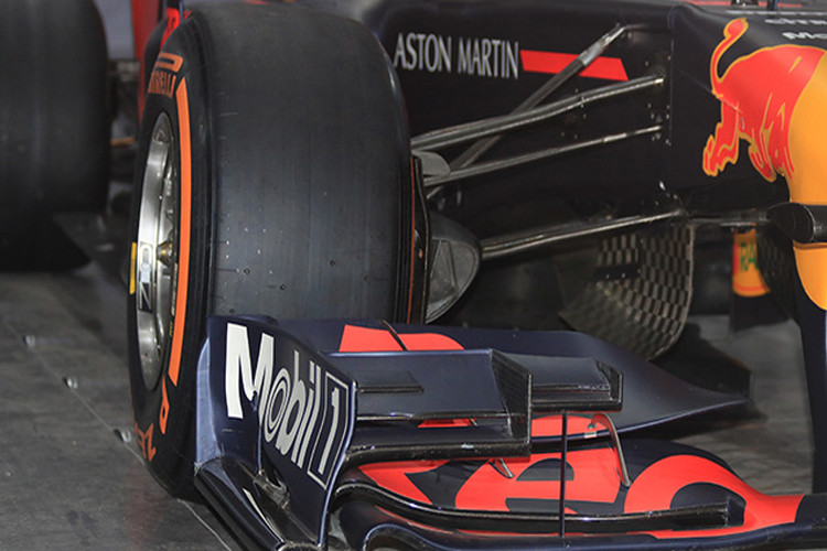 Các chi tiết như sàn khung, chiều cao trần buồng lái cho đến thiết kế ghế ngồi... đều được quy định rất khắt khe.