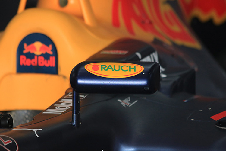 Gương chiếu hậu có thiết kế độc đáo. Gương chiếu hậu trên xe đua F1 có trị giá 1.200 USD.