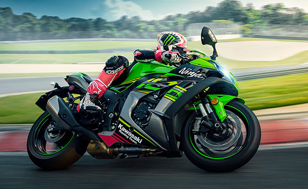 2 mẫu Kawasaki Ninja ZX-10RR 2019 và ZX-10R SE 2019 được trang bị hệ thống treo điện tử KECS và mâm hợp kim Marchesini Genesi M7RS. Những bản nâng cấp này chưa được công bố tại thị trường Mỹ, nhưng dự kiến sẽ sớm được Kawasaki USA cho ra mắt.