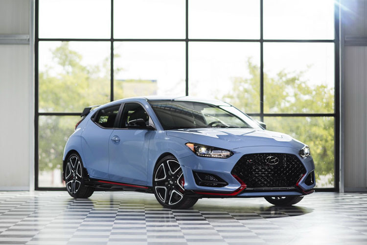 Hatchback thể thao 3 cửa Hyundai Veloster N mới được xem là mẫu xe thứ ba thuộc series N-line - dòng xe thể thao hiệu suất cao của hãng xe Hàn Quốc.