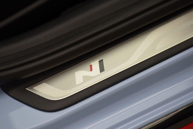 Kí tự ''N'' in nổi bất trên xe bắt nguồn từ Namyang - nơi đặt trụ sở của Bộ phận Nghiên cứu và Phát triển của Hyundai và Nurburgring - nơi mà các mẫu xe này được phát triển và thử nghiệm.