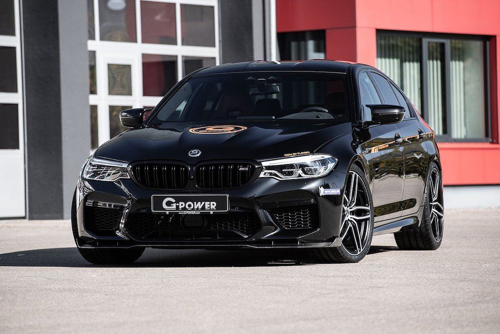 Hãng G-Power tới từ Đức vừa tung gói độ cao cấp nhất Stage 3 dành cho chiếc sedan thể thao BMW M5 giúp nó không chỉ mạnh mẽ mà có thể đạt vận tốc/gia tốc ngang với siêu xe. Để sở hữu gói độ mạnh nhất này, khách hàng sẽ phải bỏ ra số tiền lên tới 22.500 Euro (khoảng gần 600 triệu đồng). Mức giá này chưa bao gồm bộ mở giới hạn tốc độ tối đa có giá 773 Euro (20,57 triệu).