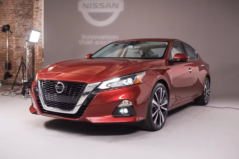 Đó là hệ thống lái bán tự động và dẫn động 4 bánh toàn thời gian lần đầu tiên trong lịch sử dòng xe này. Đây là trang bị vốn không có trên Toyota Camry và Honda Accord 2018.