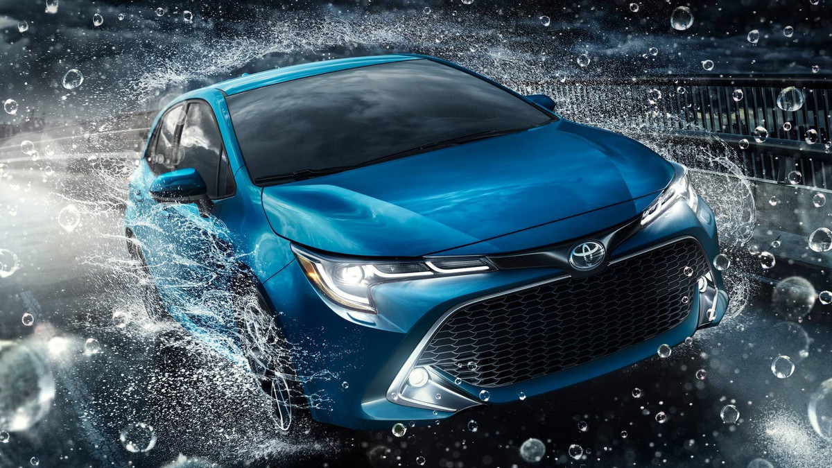 Cụ thể, xe có chiều dài 4.370 mm, trục cơ sở 2.640 mm, rộng 1.790 mm và cao 1.450 mm, Corolla Hatchback 2019 dài hơn 40 mm, rộng hơn 30 mm và thấp hơn 25 mm so với thế hệ trước.