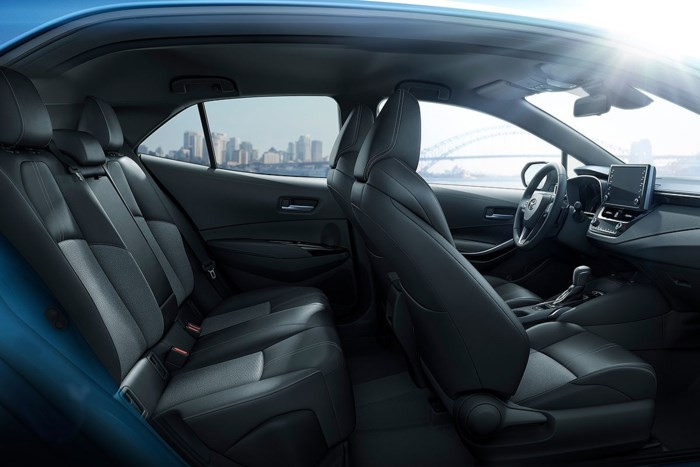 Ghế ngồi được hãng xe ôtô Toyota thiết kế giống phong cách thể thao hơn. Dù đã cận kề ngày ra mắt nhưng giá bán của xe đến nay vẫn là ẩn số.