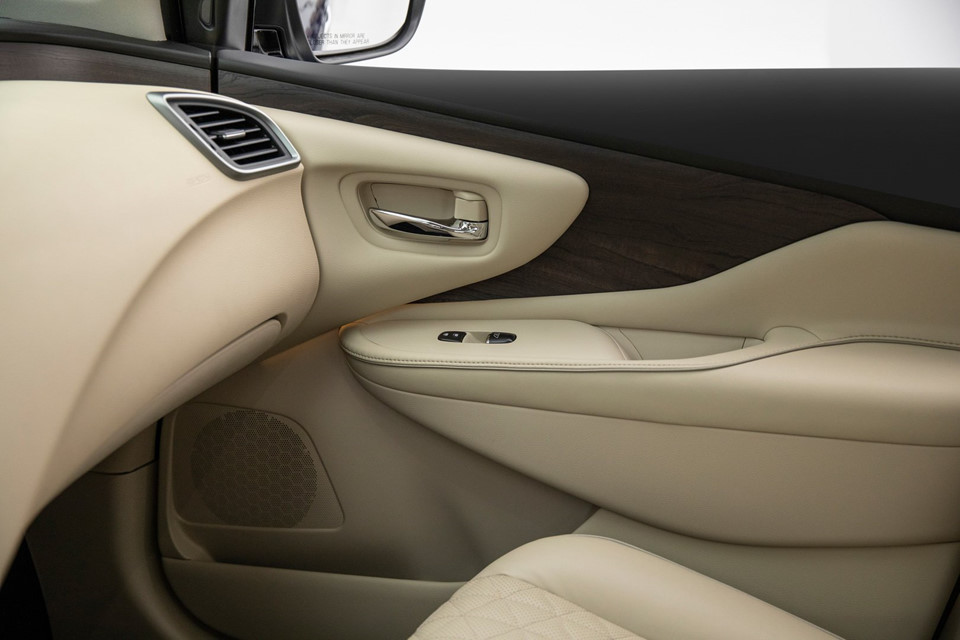 Các phiên bản Murano 2019 đều được trang bị hệ thống nhắc nhở kiểm tra cửa sau và hệ thống cảnh báo tài xế mất tập trung.