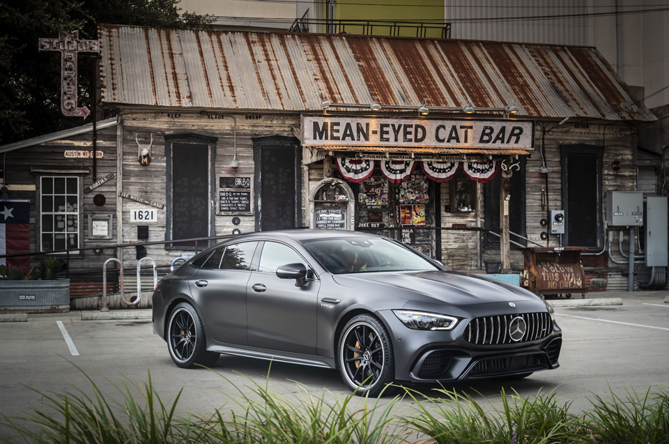 AMG GT 4 cửa được xem là quân bài chiến lược của hãng xe sang Mercedes-Benz nhằm cạnh tranh với Porsche Panamera đang độc tôn ở phân khúc coupe 4 cửa.