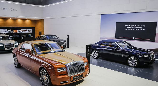 Đáng chú ý, trong 2 năm im hơi lặng tiếng chiếc siêu xe sang Rolls-Royce Phantom Coupe Tiger "độc nhất vô nhị" này cũng chỉ lăn bánh hơn 518km. Xe được rao bán với giá 12,5 tỷ đồng.