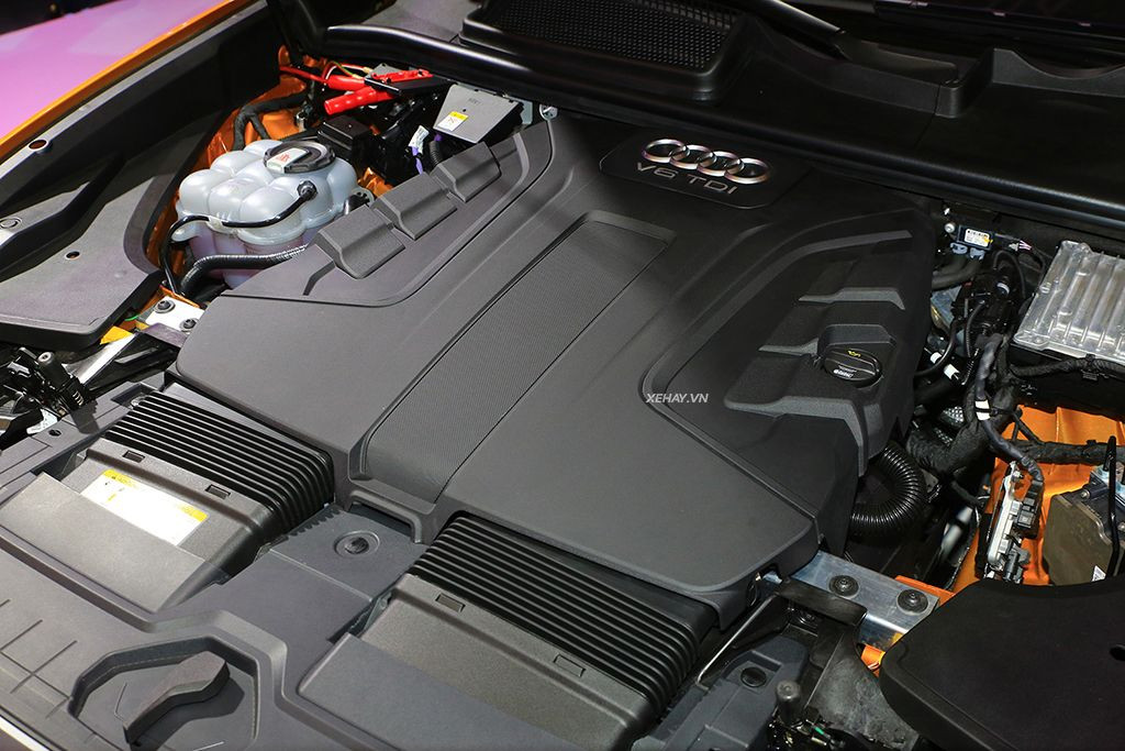 Audi Q8 được trang bị động cơ 3.0L V6 sản sinh công suất tối đa 282 mã lực cho bản cao cấp, đi kèm hộp số tự động 8 cấp Tiptronic. Động cơ này di kèm hệ thống hybrid nhẹ 48 volt của Audi.