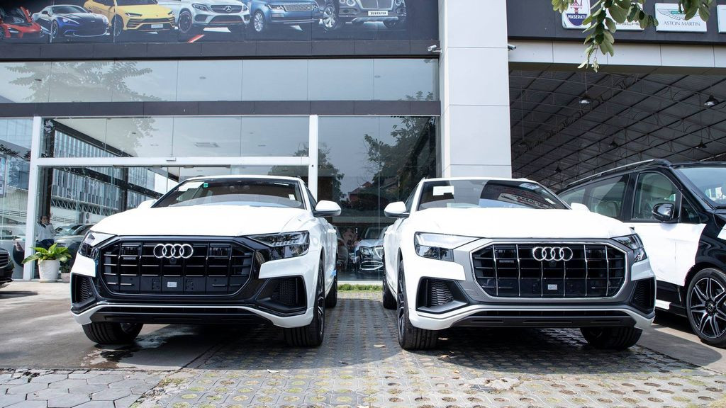 Theo thông tin rò rỉ, lô xe SUV hạng sang Audi Q8 này được nhập khẩu thông qua một doanh nghiệp tư nhân với giá bán khoảng 4,5 tỷ đồng cho bản cao cấp nhất tại thị trường Campuchia. Mức giá này được đánh giá là tương đương với giá bán tại Thái Lan. Trong khi đó, ở Việt Nam phải đợi đến cuối quý II năm 2019 mẫu xe này mới về nước.