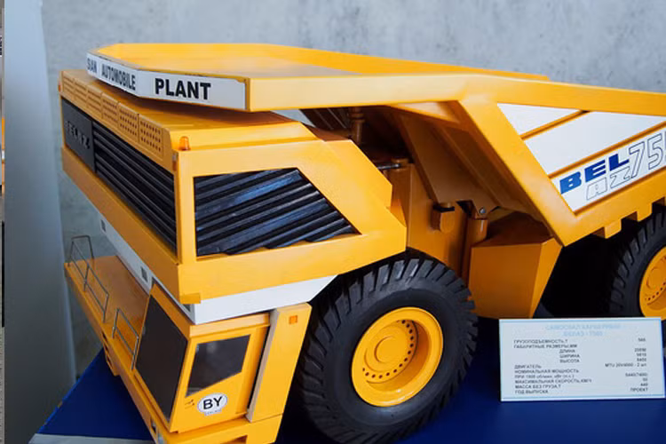 Mẫu xe 7550 này còn khổng lồ hơn với sức tải 560 tấn, tuy nhiên nó mới đang ở giai đoạn lập dự án.