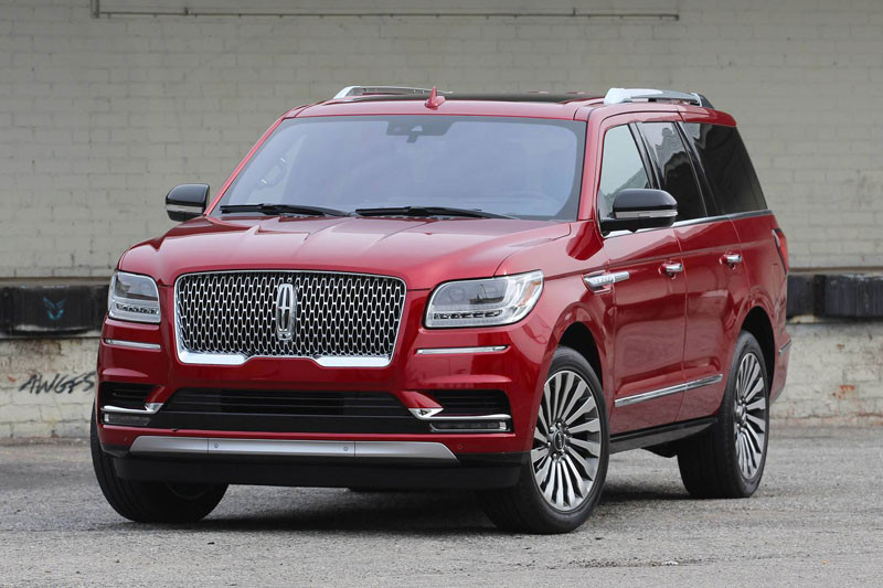 Không hề kém cạnh, Lincoln Navigator 2018 sở hữu sức kéo tối đa là 3.946 kg.