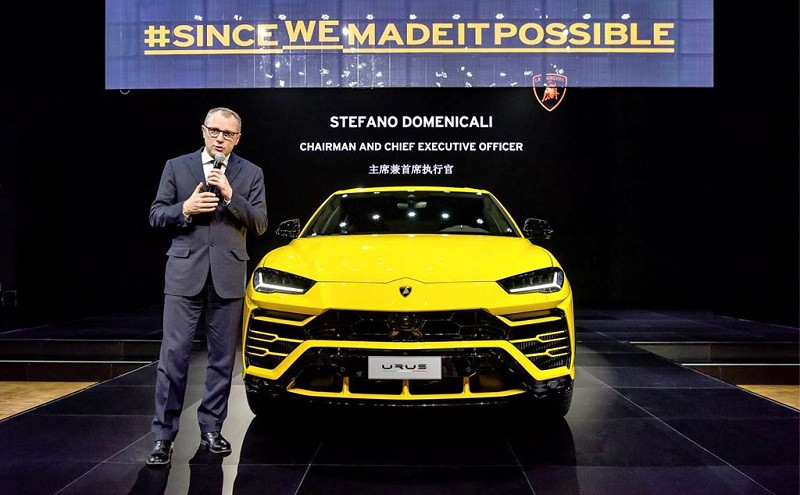 Theo công bố của nhà sản xuất, Lamborghini Urus chỉ mất 3,6 giây để tăng tốc từ 0-100 km/h và 12,8 giây để đạt 200 km/h. Vận tốc tối đa 305 km/h. Urus là mẫu xe soán ngôi SUV nhanh nhất thế giới từ tay Bentayga.