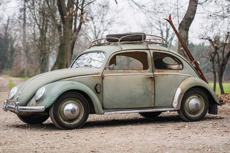 Điều đặc biệt ở chiếc xe này là nó chỉ thuộc về một chủ suốt từ năm 1952 đến 2014. Một người đàn ông Thụy Điển chỉ lái duy nhất chiếc Beetle này trong suốt 11 năm, từ 1952 đến 1963 thì đem cất hơn 50 năm.