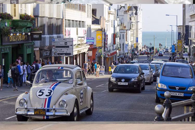 Một trong những chiếc xe Volkswagen Beetle đắt nhất hiện nay là chiếc Herbie Beetle 1963, giá 106.565 euro (khoảng 2,9 tỷ) được trả giá trong phiên đấu giá diễn ra vào tháng 4/2015.