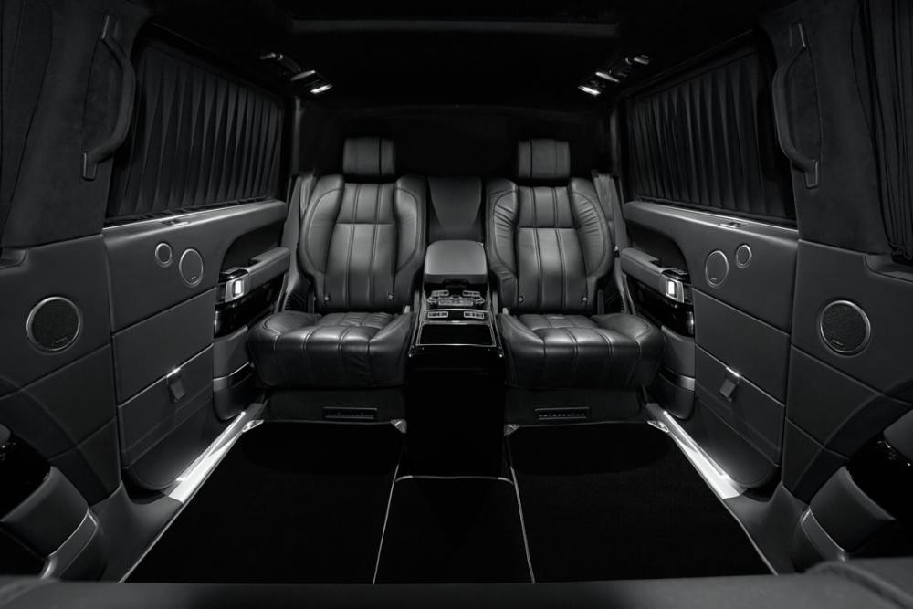 Nội thất 6 chỗ rộng thoáng bao gồm 2 ghế trong khoang lái và 4 ghế quay mặt vào nhau ở khoang hành khách.