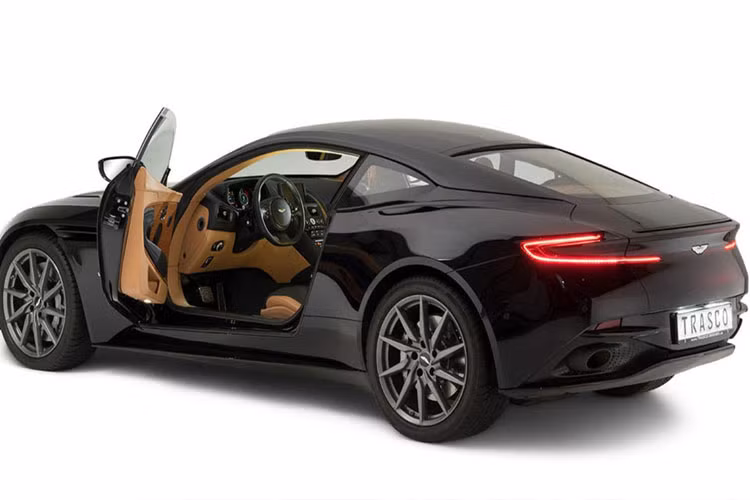 Theo tiết lộ của hãng, lớp giáp thép chống đạn này được hãng Trasco trang bị ở mức Level 4, có khả năng chịu lực trước các loại súng ngắn cũng như shotgun.