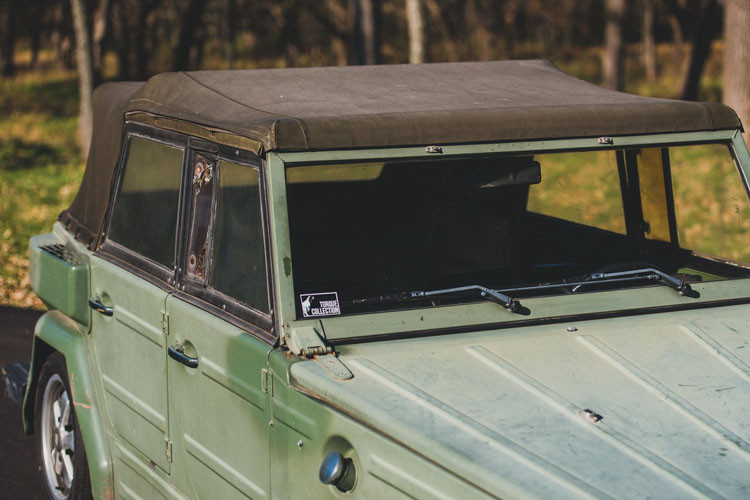 Trong bài là chiếc xe Volkswagen Thing 1974 sẽ được bán đấu giá tại Arizona, Mỹ vào tháng 1/2019 sắp tới và nhà đấu giá RM Sotheby vẫn chưa thể dự đoán được giá của chiếc xe này.