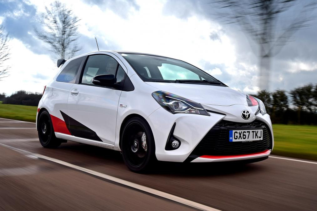 Cả hai mẫu Yaris sẽ được hãng xe hơi Toyota trưng bày tại Triển lãm ôtô Paris tổ chức vào tháng 10 tới và dự kiến chính thức bán ra vào cuối năm.