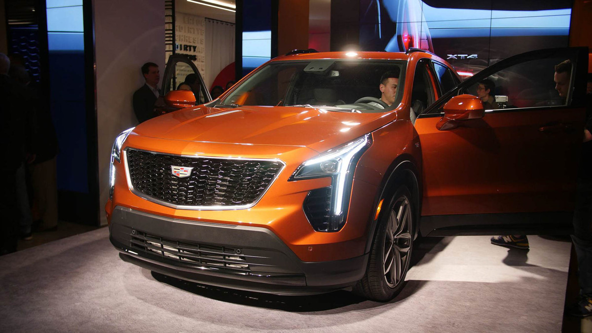 Tương tự các sản phẩm của hãng xe sang Cadillac, XT4 sở hữu thiết kế ngoại hình vuông vức với những đường nét góc cạnh mạnh mẽ đặc trưng của thương hiệu.