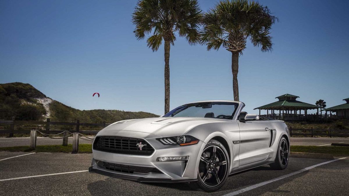Ford gây ấn tượng khi ra mắt mẫu xe Ford Mustang 2019 phiên bản ''California Special'' mui trần lấy cảm hứng từ chiếc Ford Shelby GT 1967.
