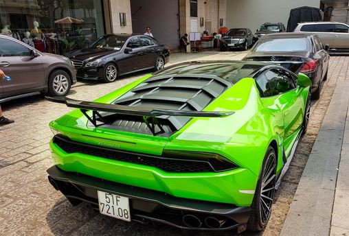 “Trái tim” trên siêu bò LP 610-4 là loại động cơ V10, dung tích 5,2 lít, sản sinh công suất tối đa 610 mã lực, mô-men xoắn cực đại 560 Nm. Siêu bò mất khoảng 3,2 giây để tăng tốc từ vị trí đứng yên lên 100 km/h, tốc độ tối đa 325 km/h. Mức tiêu thụ nhiên liệu 12,5 lít/100 km.