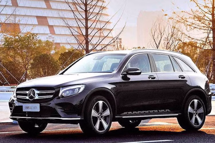 Theo đó, chiếc SUV hạng sang Mercedes-Benz GLC L mới sẽ có chiều dài 4.765mm, chiều cao 1.89mm, chiều rộng 1.648mm và chiều dài cơ sở lên tới 2.973mm.