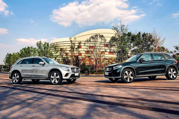 Ngoài chiều dài thân xe thay đổi đáng kể kéo theo khoảng cách giữa các trục đã được tăng thêm 100 mm, khiến cửa sau của xe trở nên dài hơn thì thiết kế xe hầu như không có gì khác biệt so với bản tiêu chuẩn.