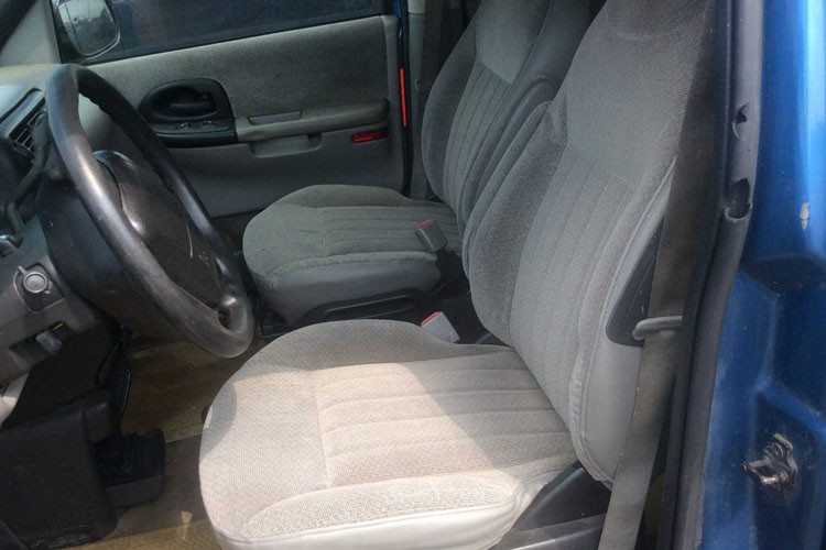 Nội thất bên trong cũng nhuốm màu thời gian.