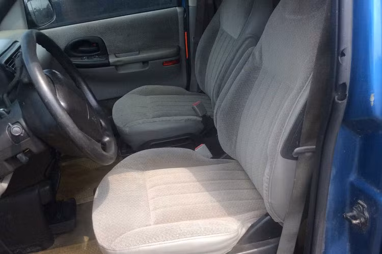 Nội thất bên trong cũng nhuốm màu thời gian.