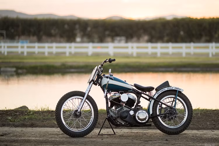 Đầu tiên, về động cơ, bản độ này sử dụng động cơ V-twin lấy từ chiếc Harley WLA 1941, được sản xuất với số lượng ít trước những năm 40. Tuy nhiên, động cơ có phần cũ kĩ này đã được chỉnh sữa lại đôi chút.