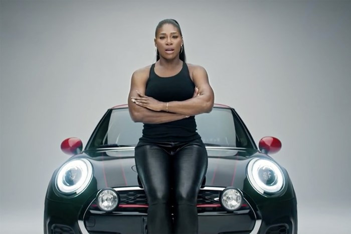 Cũng nhờ thiết kế gọn nhẹ, khả năng vận hành êm ái thương hiệu ôtô MINI cũng rất được lòng các cô nàng nữ tính.