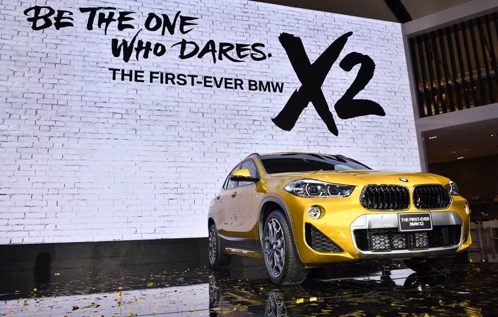 Sau khi ra mắt ở Malaysia với giá 320.800RM (tương đương khoảng 1,86 tỷ đồng), mẫu xe BMW X2 2018 tiếp tục được trình làng tại thị trường Thái Lan với một vài thay đổi mới về thiết kế.