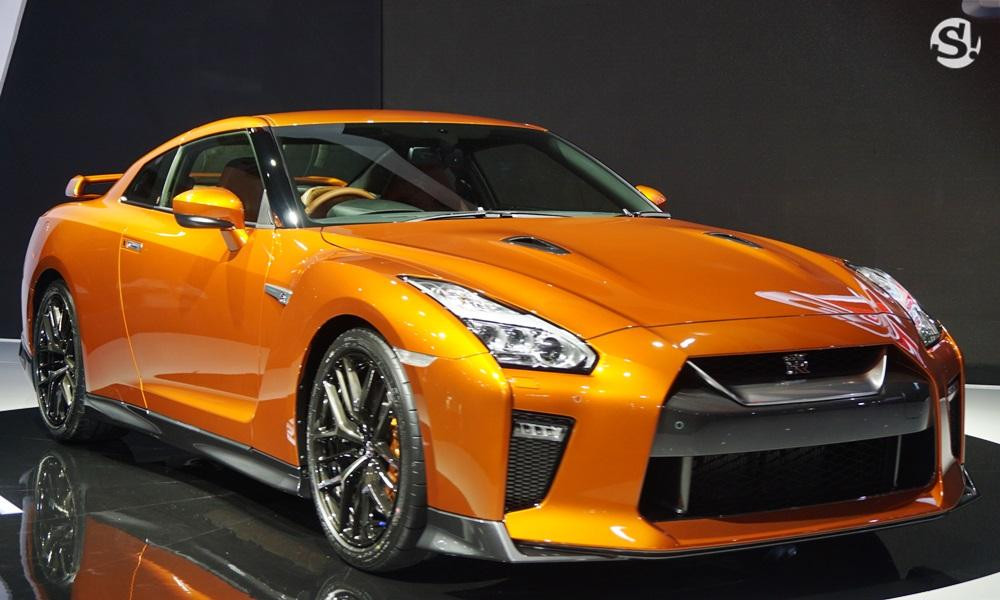 Một trong số mẫu xe ôtô mới trình làng hot nhất tại Triển lãm Bangkok motoshow 2018 là chiếc Nissan GT-R Premium Edition. Nissan GT-R Premium Edition có giá 13,5 triệu Baht (9,85 tỷ đồng). Xe được trang bị động cơ xăng V6, dung tích 3,5 lít, sản sinh công suất tối đa 555 mã lực cùng mô-men xoắn cực đại 632 Nm. Xe gây ấn tượng với thiết kế mới mang dáng dấp của một siêu xe thực thụ.