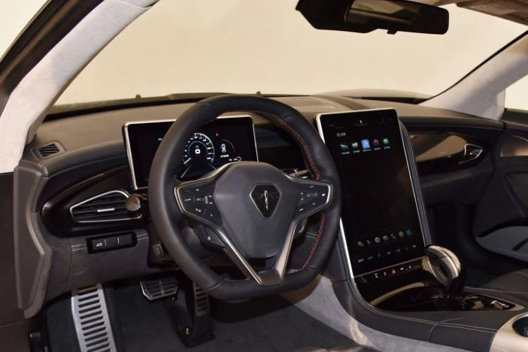 Nội thất cao cấp không kém những siêu xe thể thao nổi tiếng khác.