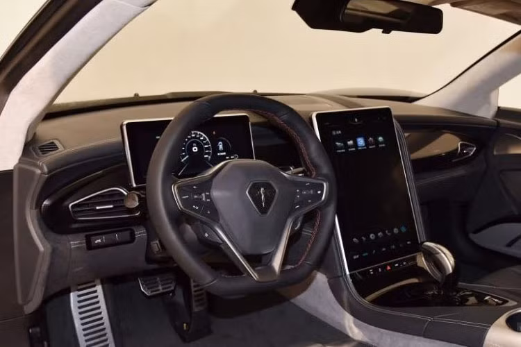 Nội thất cao cấp không kém những siêu xe thể thao nổi tiếng khác.