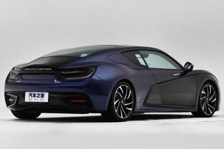 Mỗi động cơ điện trên Qiantu K50 sẽ sản sinh ra công suất 188 mã lực, cung cấp cho siêu xe điện tổng cộng 376 mã lực, con số sản lượng thực tế của K50 ít hơn đáng kể so với những gì Qiantu hứa hẹn, đó là K50 có thể mạnh mẽ tới 428 mã lực. Tốc độ tối đa K50 đạt được là 200 km/h.