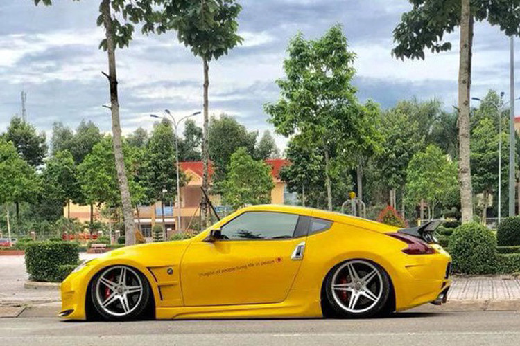  Siêu xe Nissan 370Z đang là một cái tên khá hiếm và độc đáo, nhất là trên thị trường xe cũ. Vì thế, việc chiếc xe mới chạy 50.000 km được chủ nhân rao bán giá 1,7 tỷ đồng được cho là mức giá khá hời.