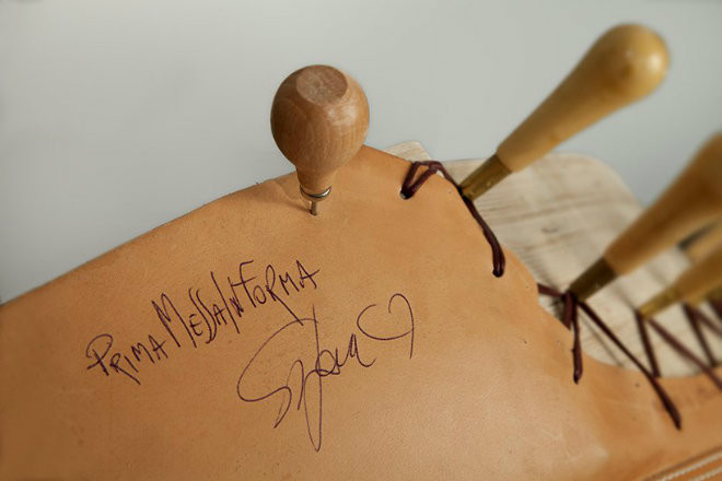 Các chi tiết thiết kế như điêu khắc chữ.chữ sẽ được thực hiện theo yêu cầu của khách hàng.