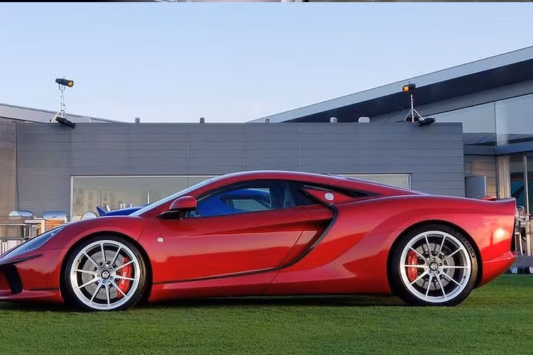 Nhiều nhận xét cho rằng, ATS GT có dáng và các tỷ lệ thân xe khá giống với chiếc MP4-12C tới từ McLaren.