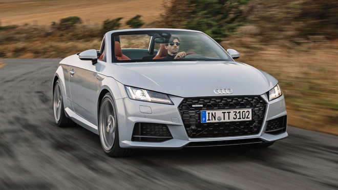 Về động cơ, Audi TT 20 Years sẽ có hai lựa chọn về hiệu suất: động cơ turbo 2.0L tăng áp, 197 hoặc 245 mã lực. Cùng với đó là hộp số tự động 7 cấp tiêu chuẩn, nếu người lái muốn thử cảm giác mạnh hơn có thể chuyển sang sử dụng hộp số tay. Hệ thống dẫn động 4 bánh cũng được trang bị trên phiên bản 245 mã lực.